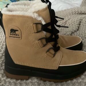 Sorel women Tivoli Boots beige black tan